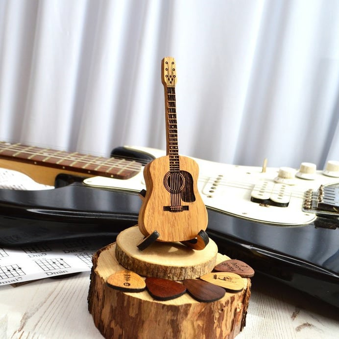 🎁Mini Cute Edition Wooden Guitar Plectrum Case🎸