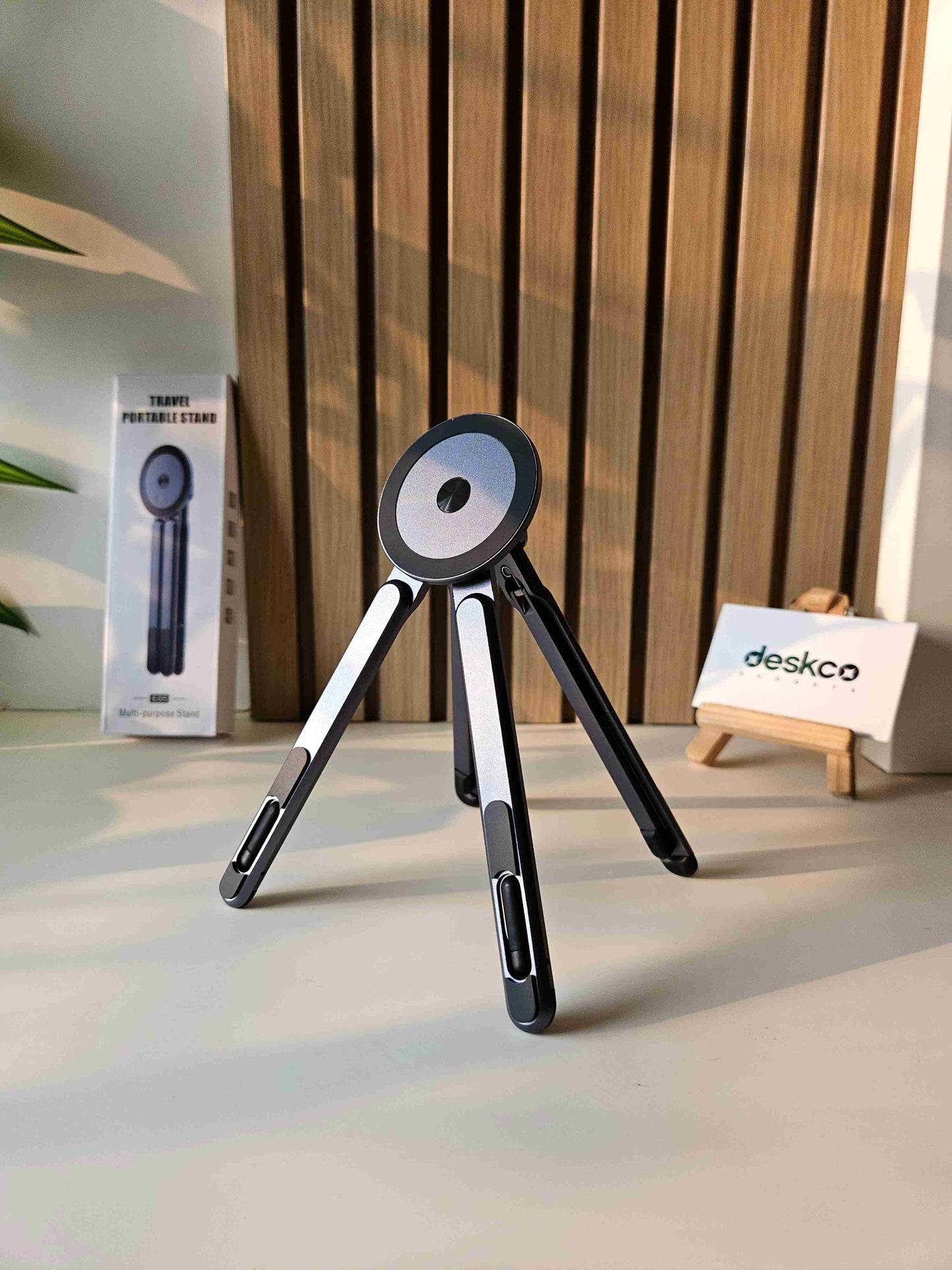🎉LAST DAY 50% OFF📱4-in-1 MultifunctioneleMagnetischeApparaatstandaard:Aluminiumlegering -Draagbaar, Verstelbaar& Stabiel VoorTelefoon/Tablet/Lapto